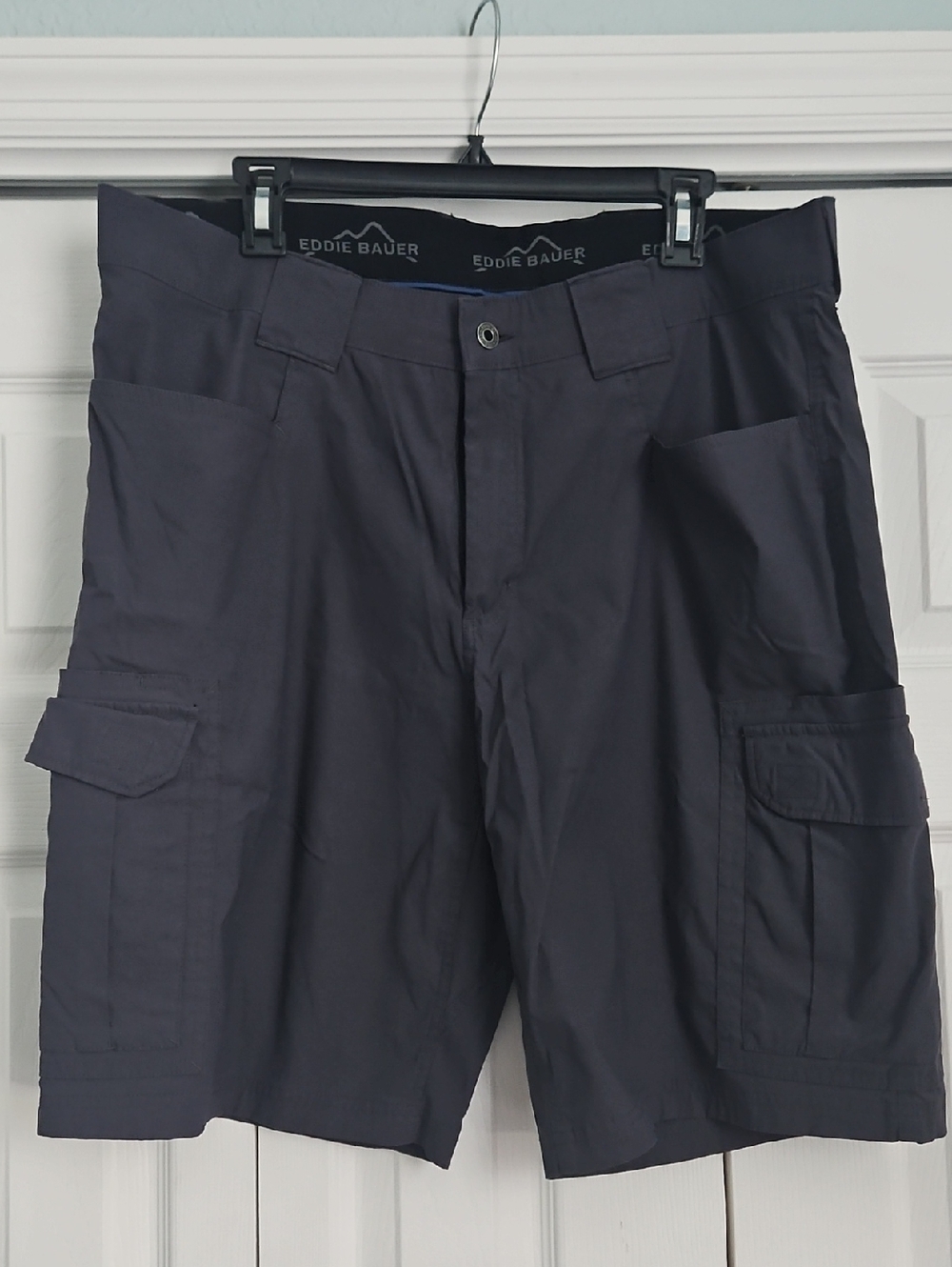 Eddie Bauer Navy Blue Cargo Shorts with Multiple Pockets 2 Way Stretch Comfort